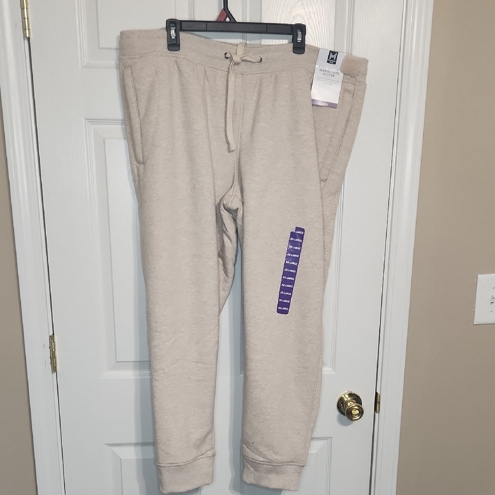 Cream Joggers with Tapered Leg and Versatile Style